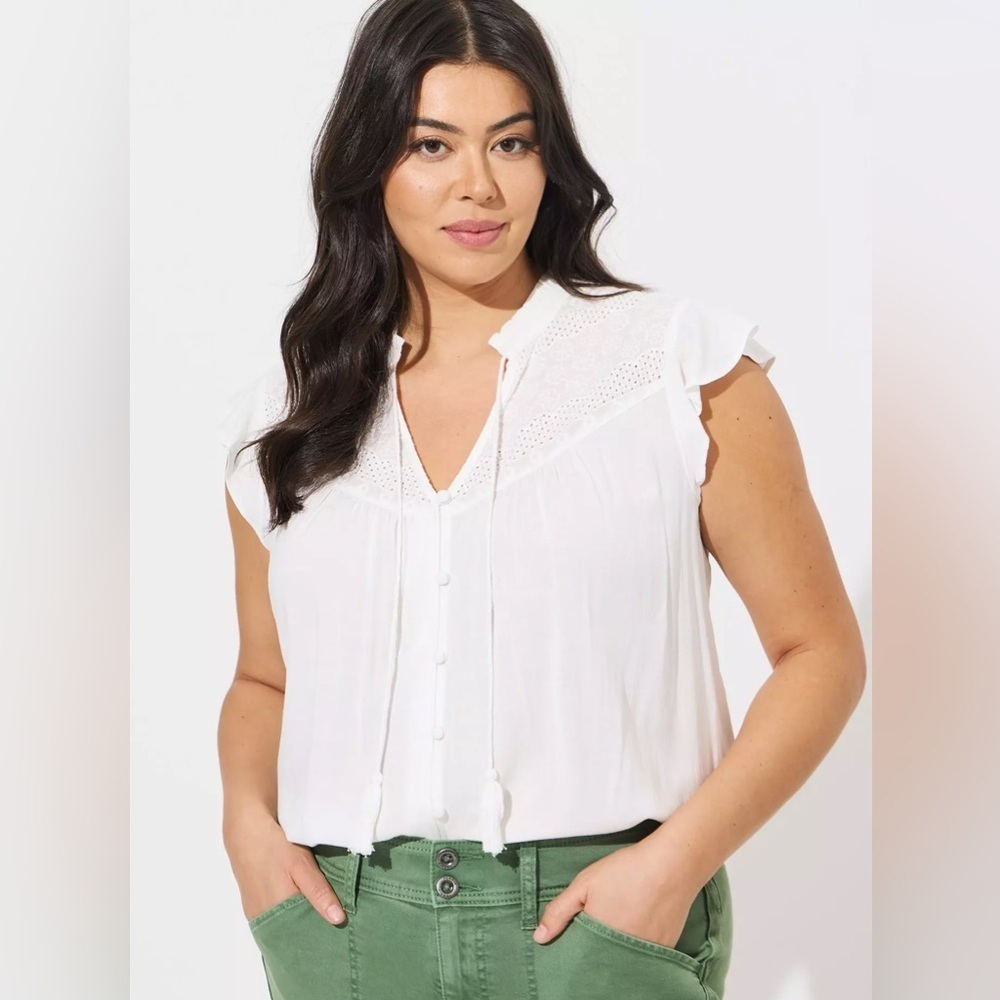 NWT - Torrid Rayon Slub Crochet Detail Tie-Front Top - Size 4X (US 26)